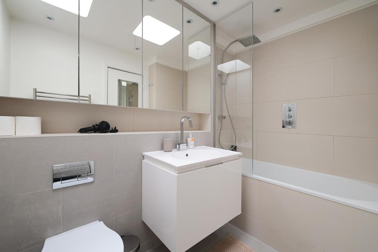 2 Bedroom Chic Apartment With Private Balcony In Notting Hill London Exterior photo